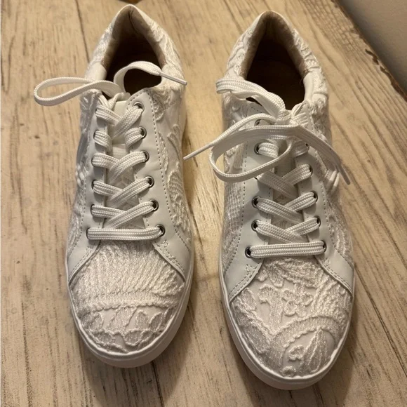 Vionic Kearney White Lace Platform Sneakers. NWOT. SO adorable and comfortable🥰 - Picture 2 of 8